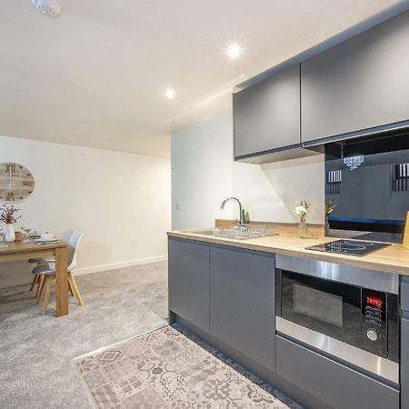 Basement Bliss Hideaway Apartment แบรดฟอร์ด ภายนอก รูปภาพ