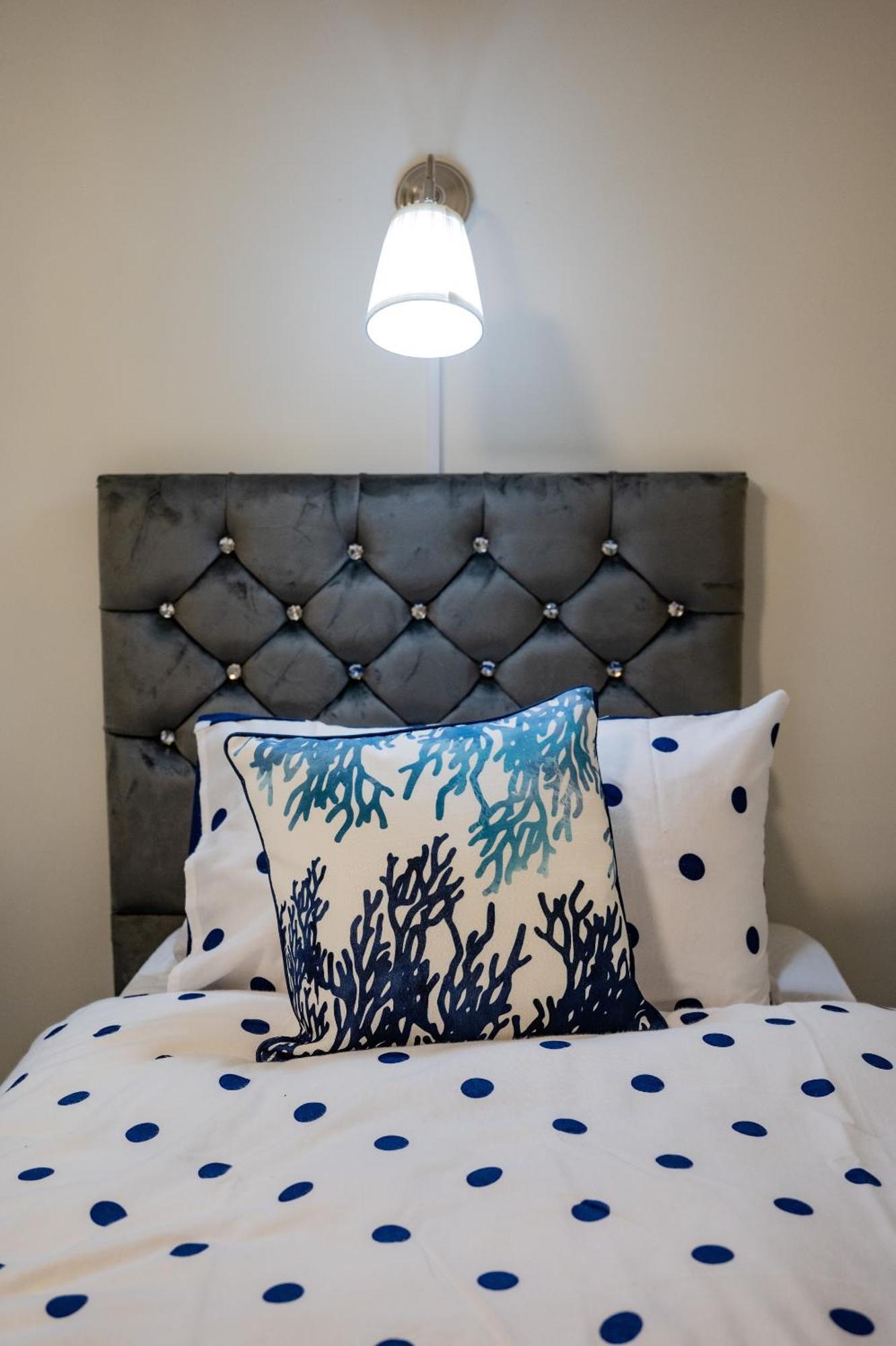 Basement Bliss Hideaway Apartment แบรดฟอร์ด ภายนอก รูปภาพ